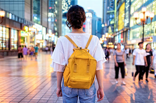 比亚迪：10月份销售44.17万辆 创年内新高