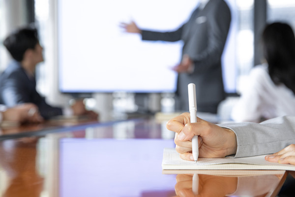 比亚迪：第三季度净利78.23亿元 同比下降33%